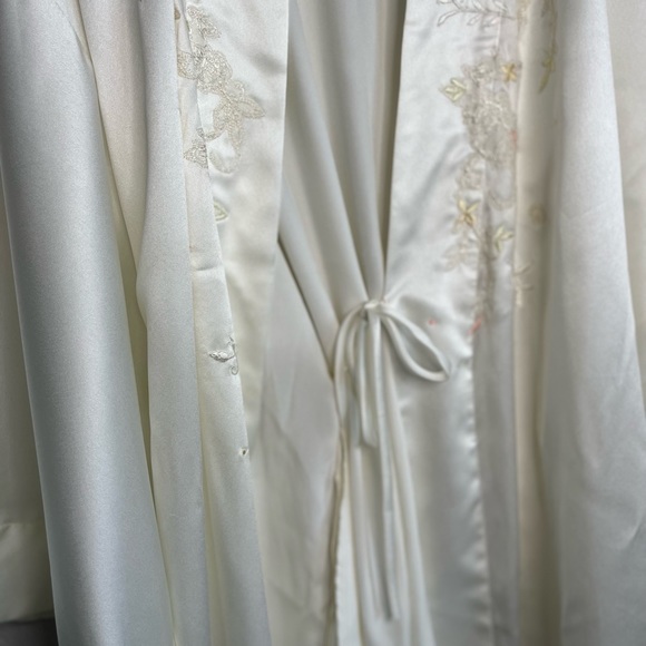 Victoria’s Secret Gold Collection Label Ivory Embroidered Kimono Robe Size M - Picture 4 of 8